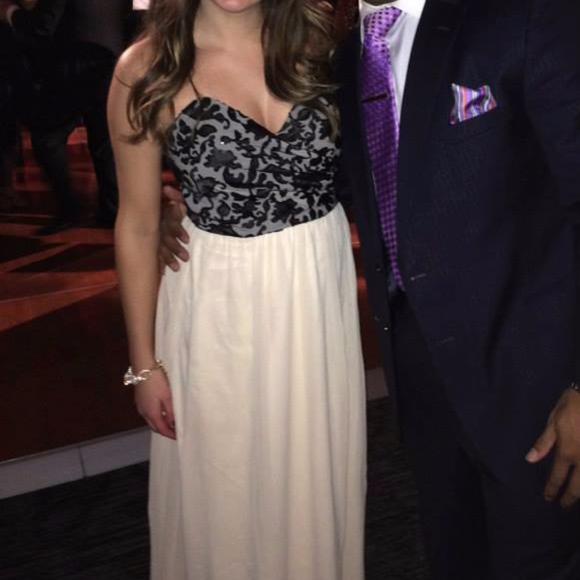 Black and cream gown - Picture 1 of 4